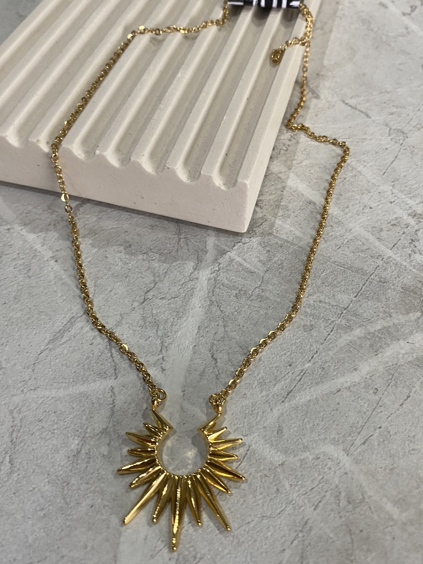 Be Starburst Necklace be.N8