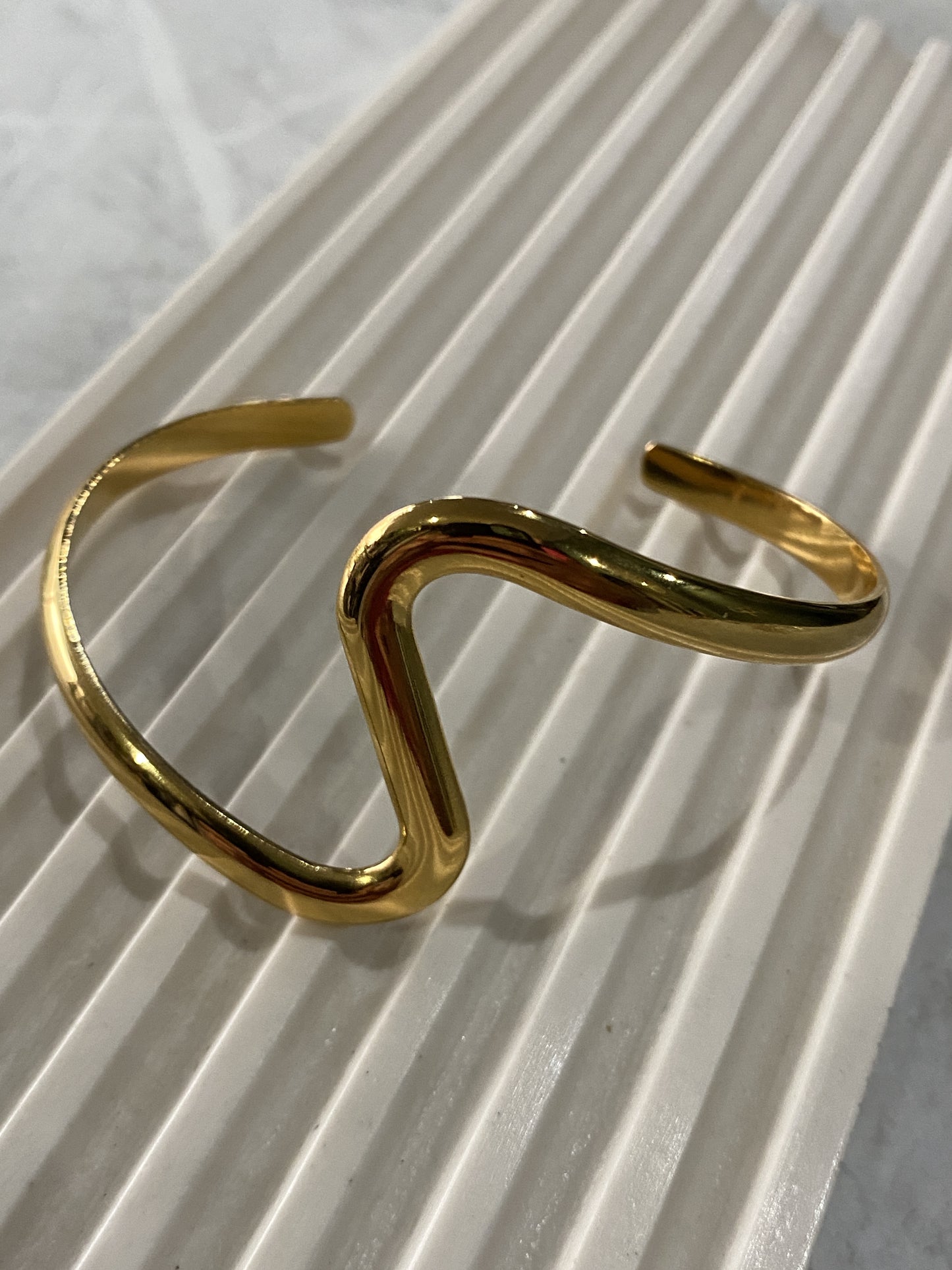 Be Gold Wave Cuff Bracelet be.BGL1