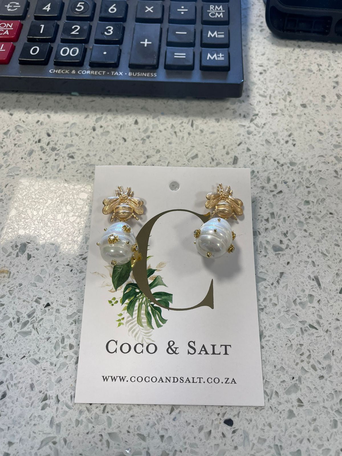 Beehive gold earrings